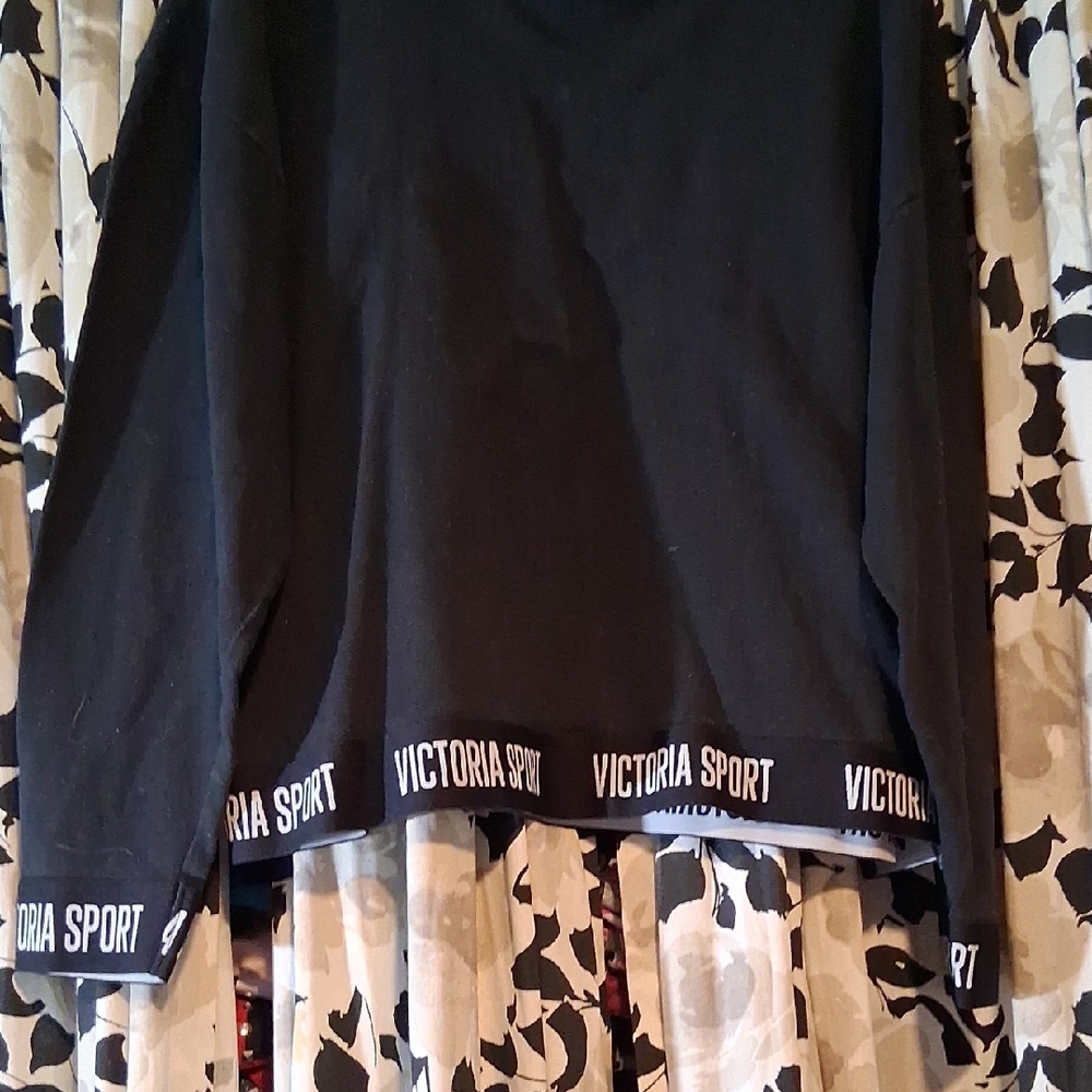 Victoria Sport Black Sweatshirt